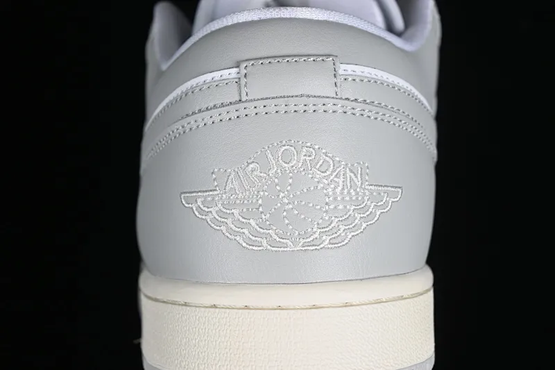 All categories Air Jordan Jordan series basketball shoes Air Jordan 1 Low Air Jordan 1 Low AJ1 Joe 1 white gray low-top cultural basketball shoes DC0774-103